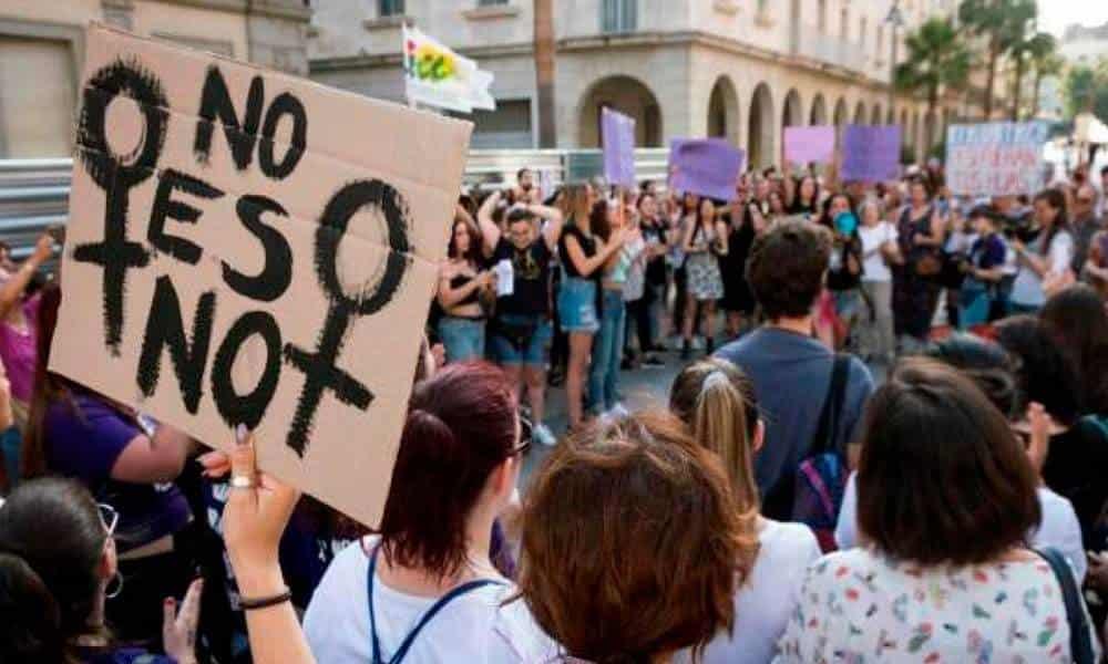 Feminicidios también golpean a España; van 49 en el año