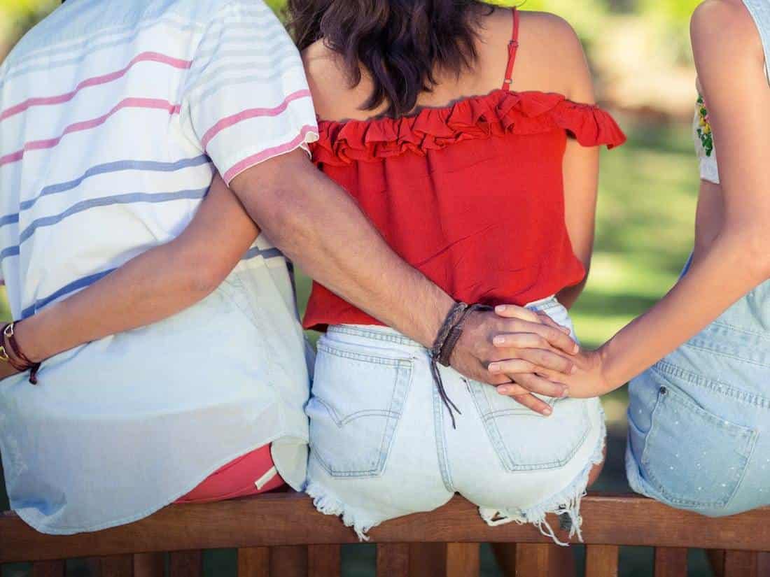 ¿Debería decirle a mi amiga que la engañan? ¿Debería decirle a mi amiga que la engañan?