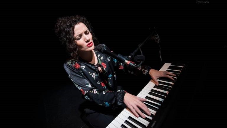 Poesía femenina, la otra mitad que nos faltó conocer: Sheila Blanco Poesía femenina, la otra mitad que nos faltó conocer: Sheila Blanco