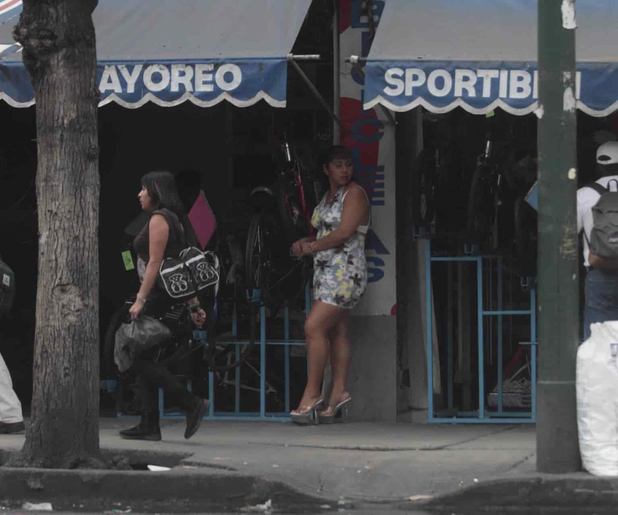 La prostitución, la esclavitud de las mujeres La prostitución, la esclavitud de las mujeres