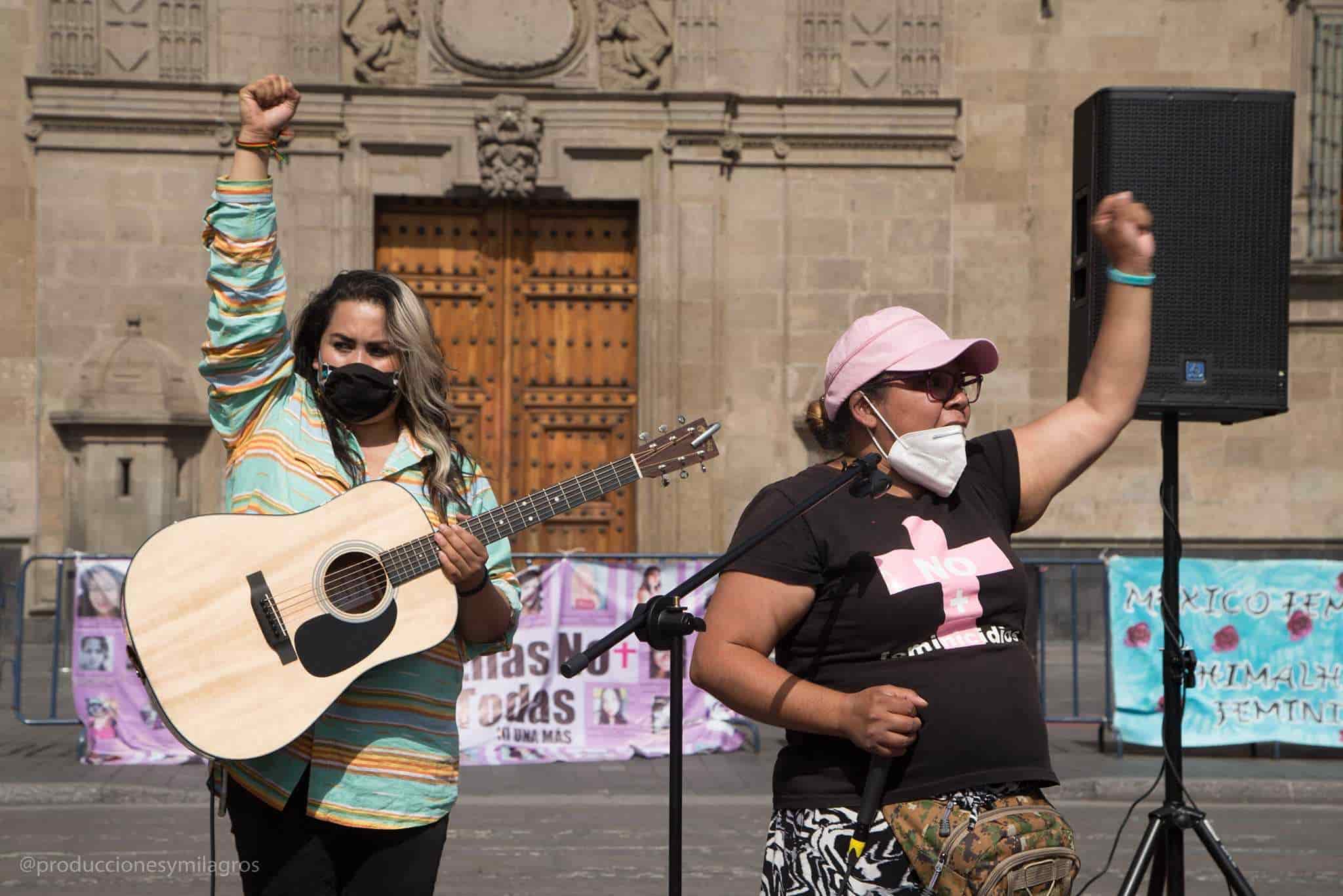 Vivir Quintana canta a las afueras de Palacio Nacional Vivir Quintana canta a las afueras de Palacio Nacional