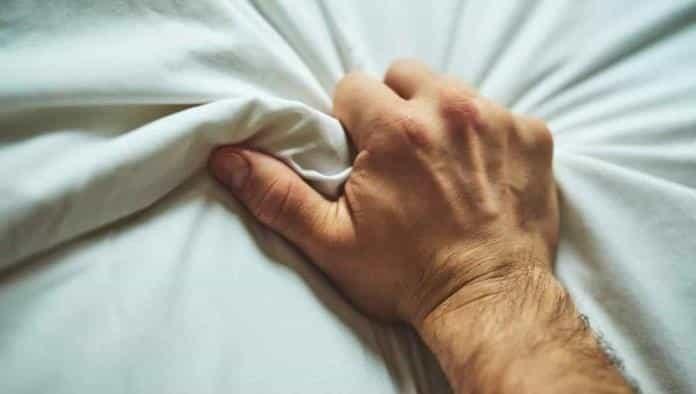 5 técnicas sexuales para más placer masculino 5 técnicas sexuales para más placer masculino