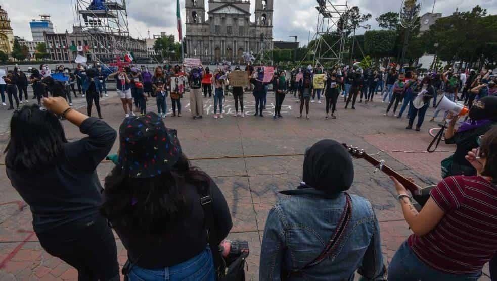 The dark side of sisterhood The dark side of sisterhood