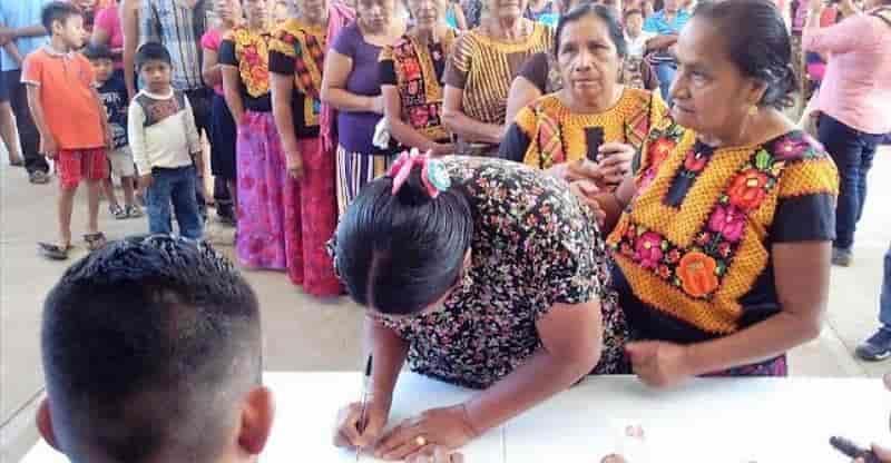 Votan más mujeres indígenas que hombres, siguen sin representación Votan más mujeres indígenas que hombres, siguen sin representación