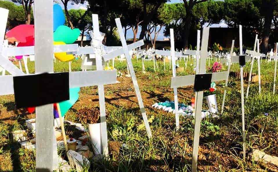 Exponen en cementerio, nombres de mujeres que abortaron
