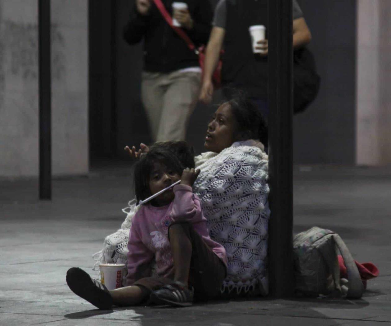 Comprar toallas sanitarias o comida, mujeres en situación de calle Comprar toallas sanitarias o comida, mujeres en situación de calle