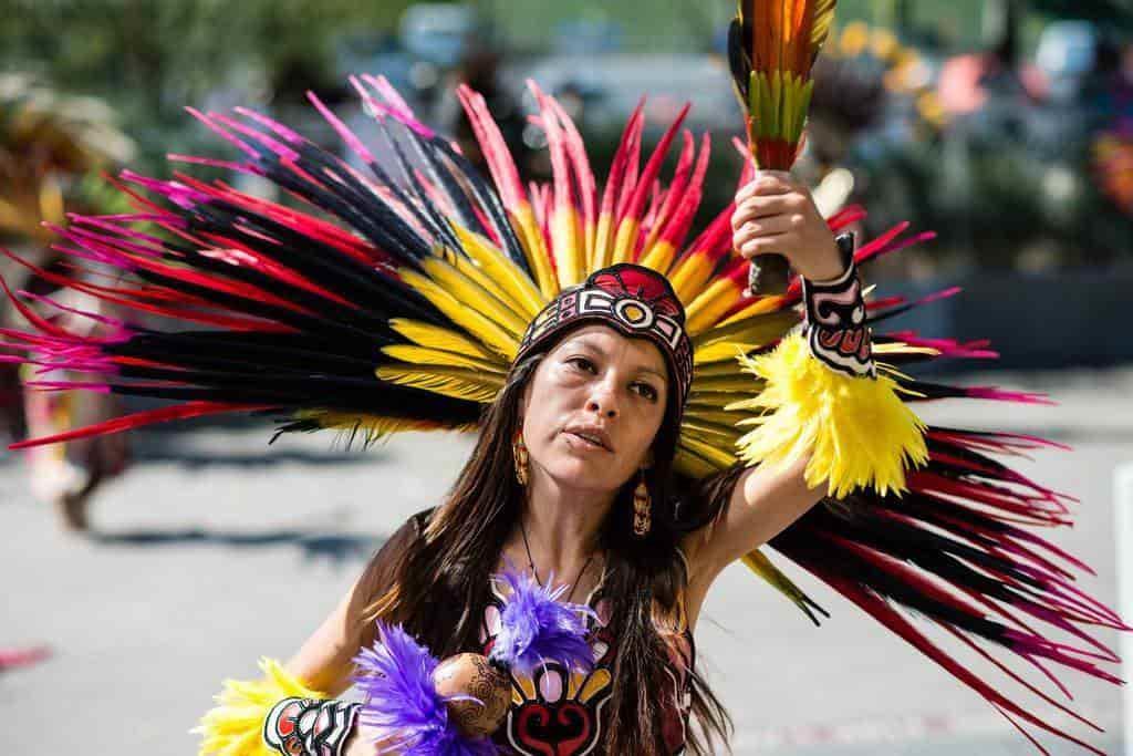 Danza azteca para liberarse del machismo Danza azteca para liberarse del machismo