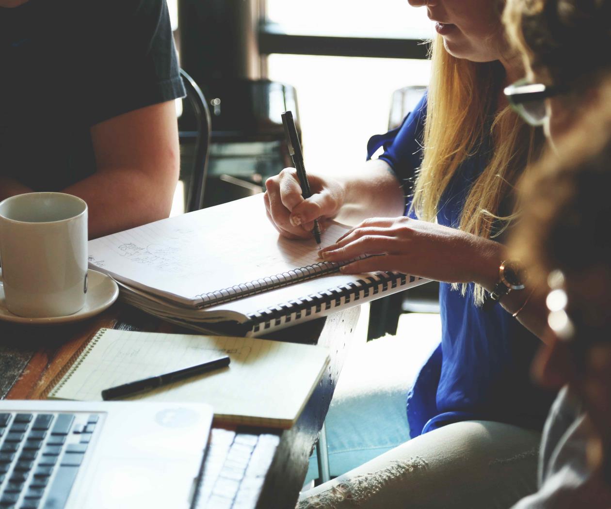 CaDi, el primer traductor al lenguaje inclusivo por la Ibero CaDi, el primer traductor al lenguaje inclusivo por la Ibero