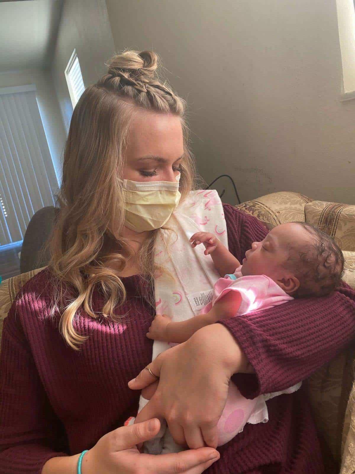 Su bebé nació mientras ella luchaba contra el coronavirus