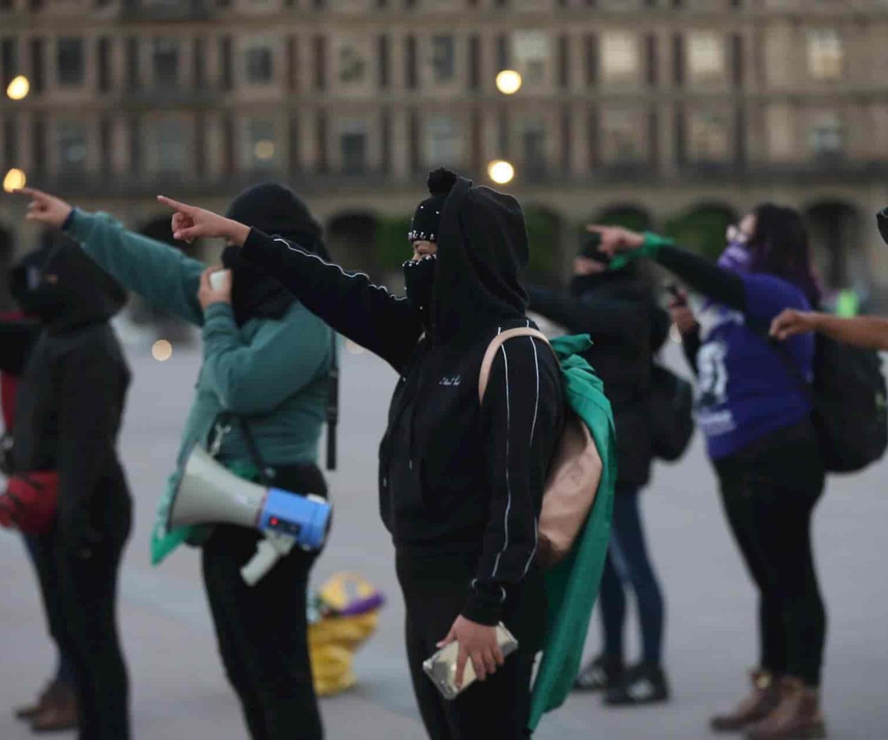 A pesar de protesta en Palacio Nacional, Salgado se registra en Guerrero A pesar de protesta en Palacio Nacional, Salgado se registra en Guerrero