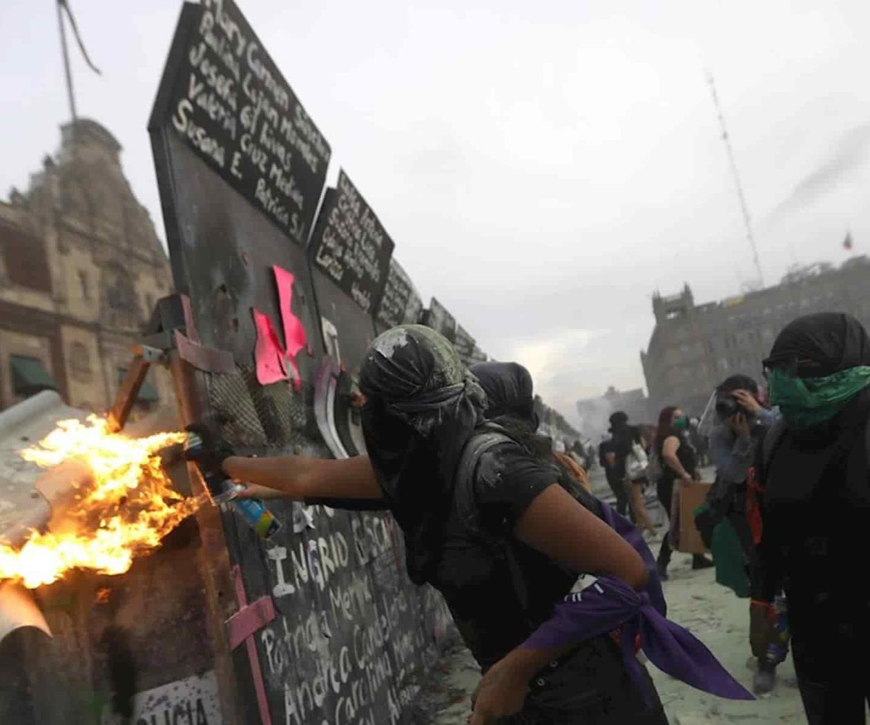 "Faltaron vallas para nombrar a las mujeres que nos han arrancado" "Faltaron vallas para nombrar a las mujeres que nos han arrancado"