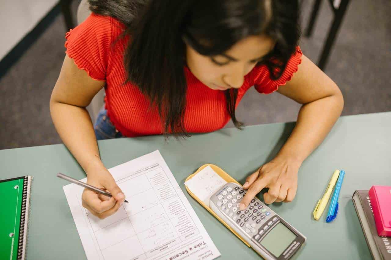 "El gasto no alcanzó, dejé de estudiar para que mi hermana terminara su carrera" "El gasto no alcanzó, dejé de estudiar para que mi hermana terminara su carrera"