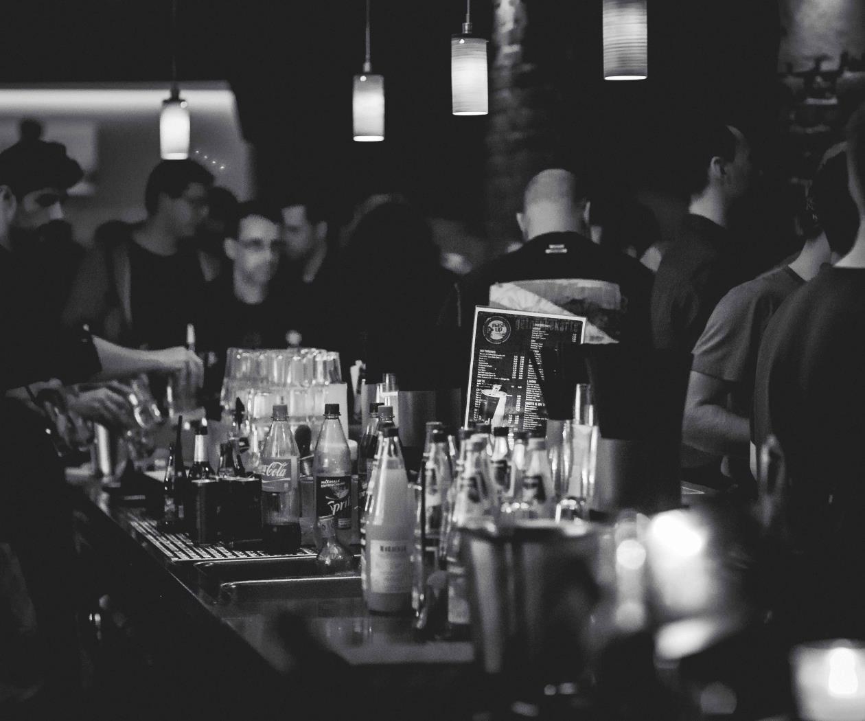 Doble vida: manicurista en la mañana y acompañante por las noches Doble vida: manicurista en la mañana y acompañante por las noches