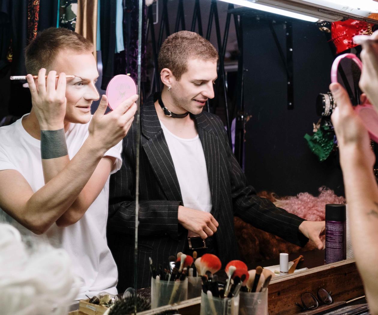 "El maquillaje no debería tener género": Mika Aslan, "drag queen" "El maquillaje no debería tener género": Mika Aslan, "drag queen"