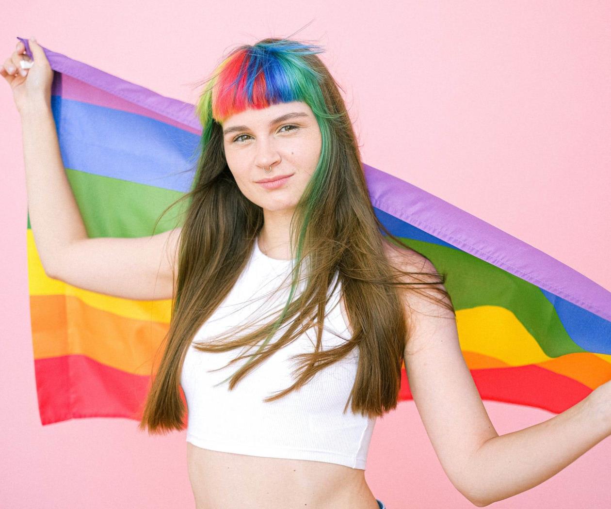 ¿Cuál es el significado de cada color en la bandera LGBTQ+?