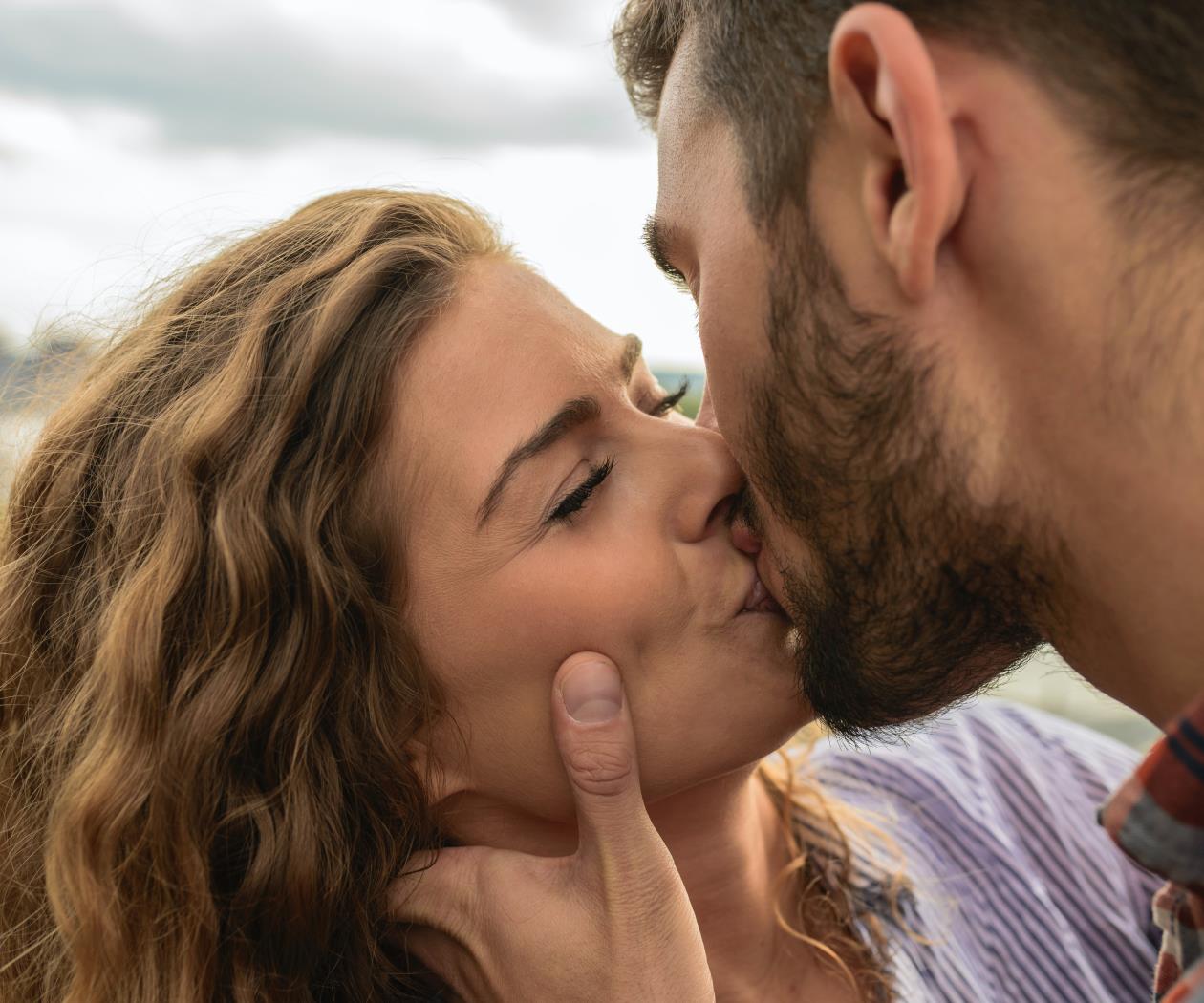 Físico, dinero o emociones: ¿en qué te fijas para escoger pareja?