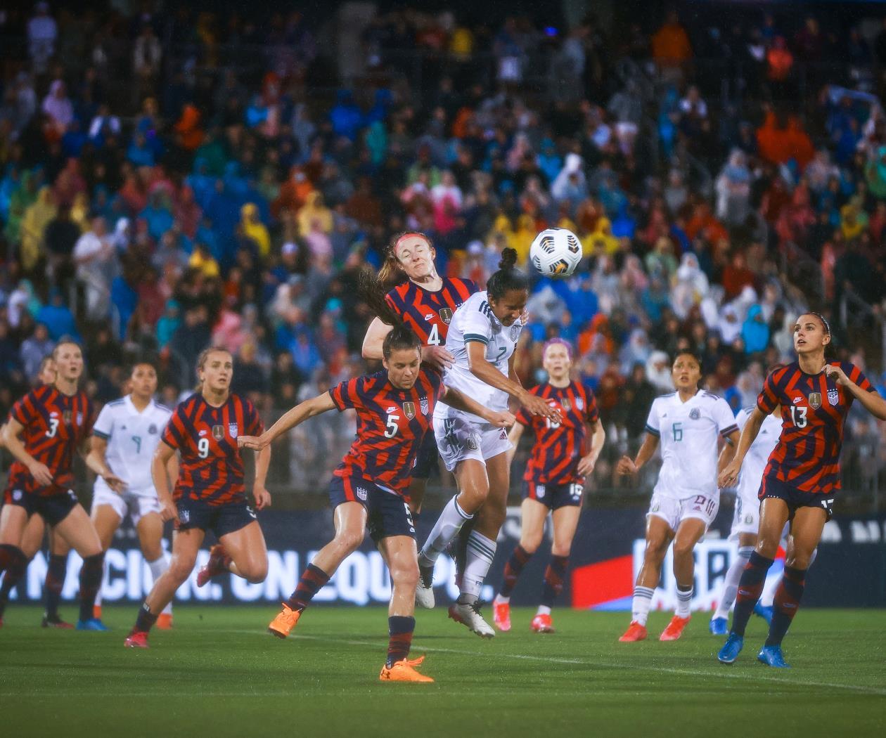 Desventajas y menos sueldo; el Tri femenil pagaría por el grito homofóbico Desventajas y menos sueldo; el Tri femenil pagaría por el grito homofóbico