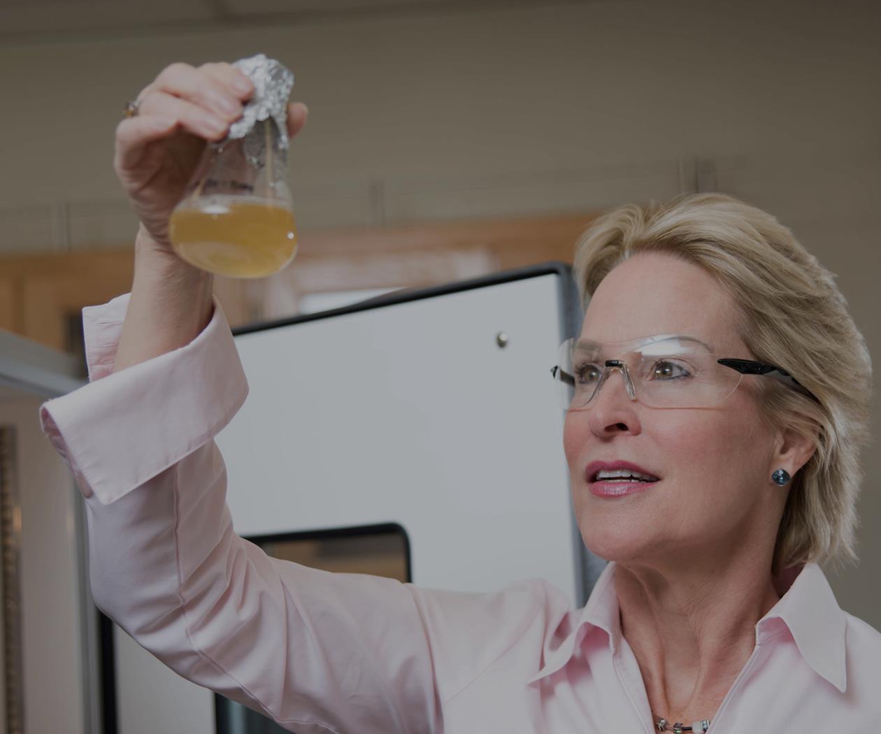 Conoce a Frances Arnold: pizzera, taxista y Premio Nobel de Química Conoce a Frances Arnold: pizzera, taxista y Premio Nobel de Química