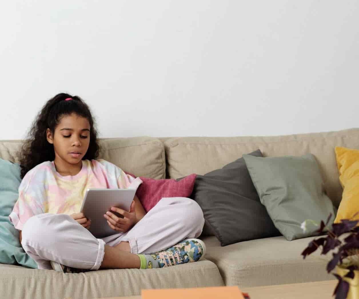 ¿Cómo enseñar a niños y niñas a cuidar sus datos personales en internet? ¿Cómo enseñar a niños y niñas a cuidar sus datos personales en internet?