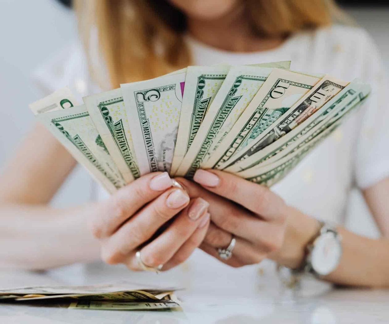 Señales de que estás sufriendo violencia económica