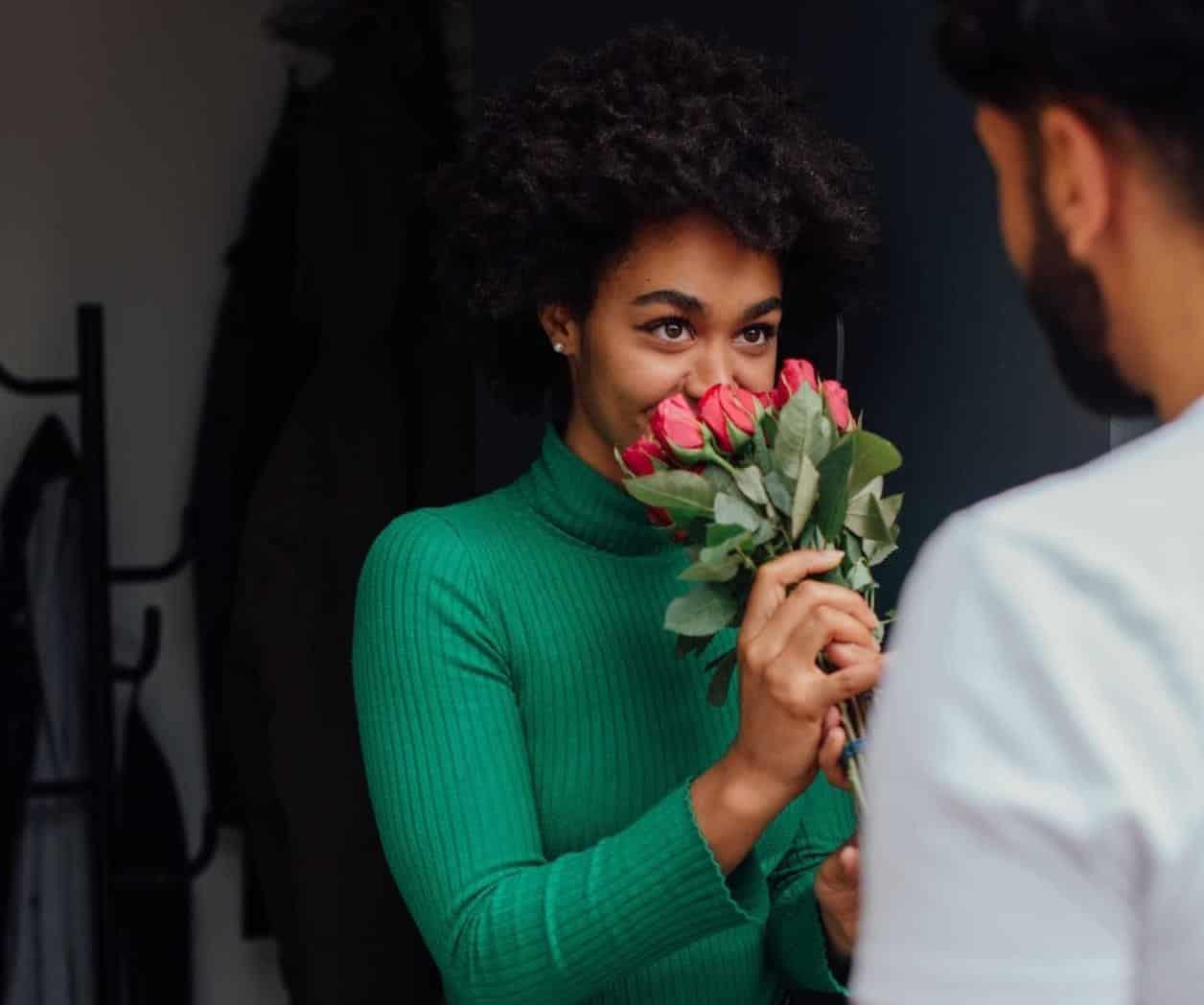 Love Bombing, una forma sutil de manipulación en las relaciones Love Bombing, una forma sutil de manipulación en las relaciones