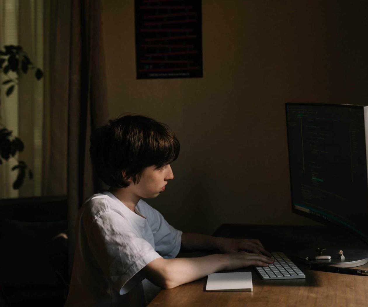 Conoce la guía para detectar y acompañar la violencia digital entre amigas Conoce la guía para detectar y acompañar la violencia digital entre amigas