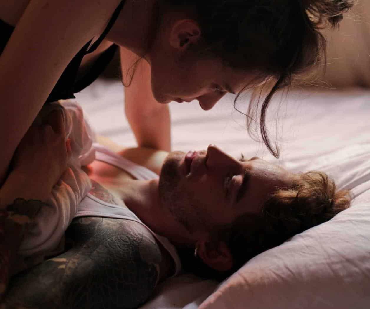Razones por las que los hombres no gimen durante el sexo Razones por las que los hombres no gimen durante el sexo