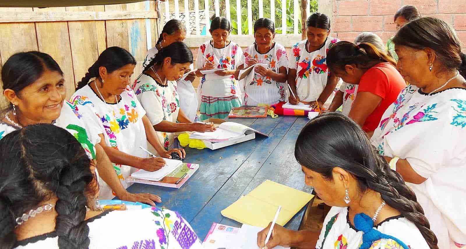 En México existen más mujeres que no saben leer ni escribir