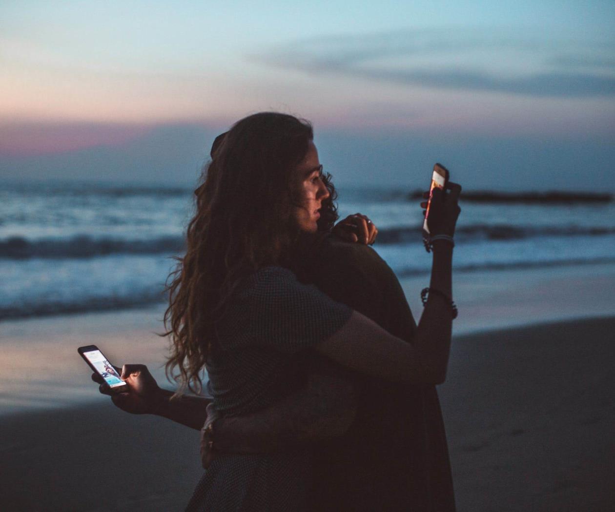 Razones por las que no deberías revisar el celular de tu pareja Razones por las que no deberías revisar el celular de tu pareja