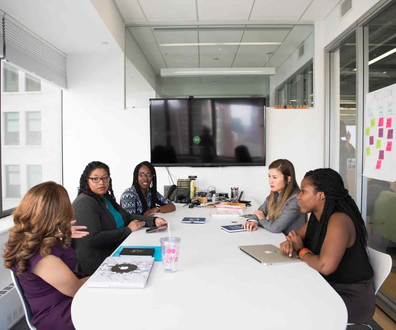 Crean red para visibilizar el trabajo de mujeres administrativas Crean red para visibilizar el trabajo de mujeres administrativas