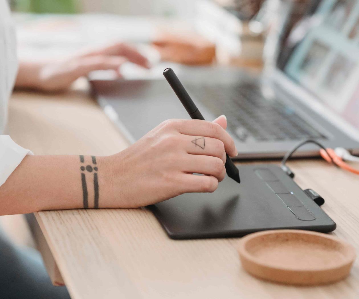 Conoce a estas 5 ilustradoras latinoamericanas por el derecho a decidir Conoce a estas 5 ilustradoras latinoamericanas por el derecho a decidir