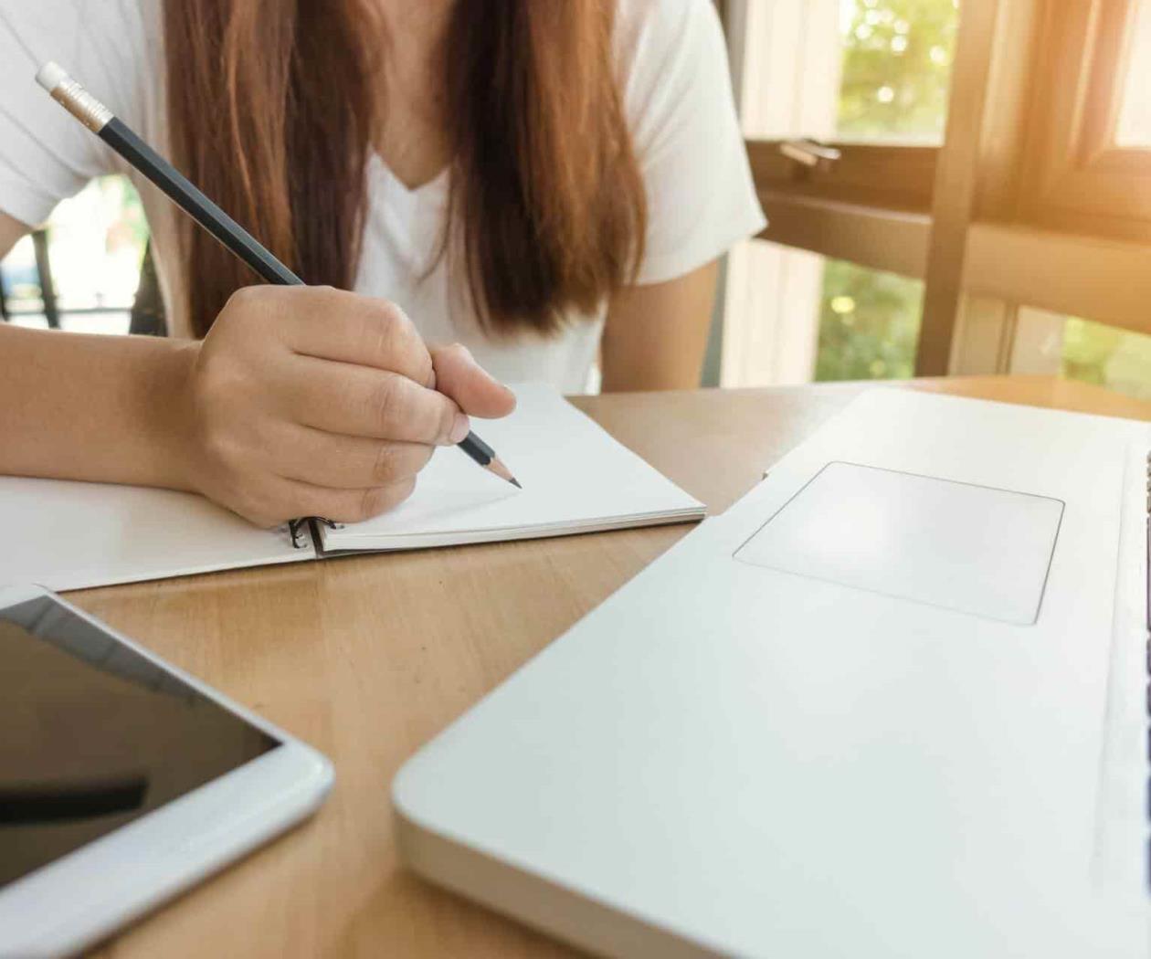 "Las labores de la casa no me permiten continuar con mis metas académicas"