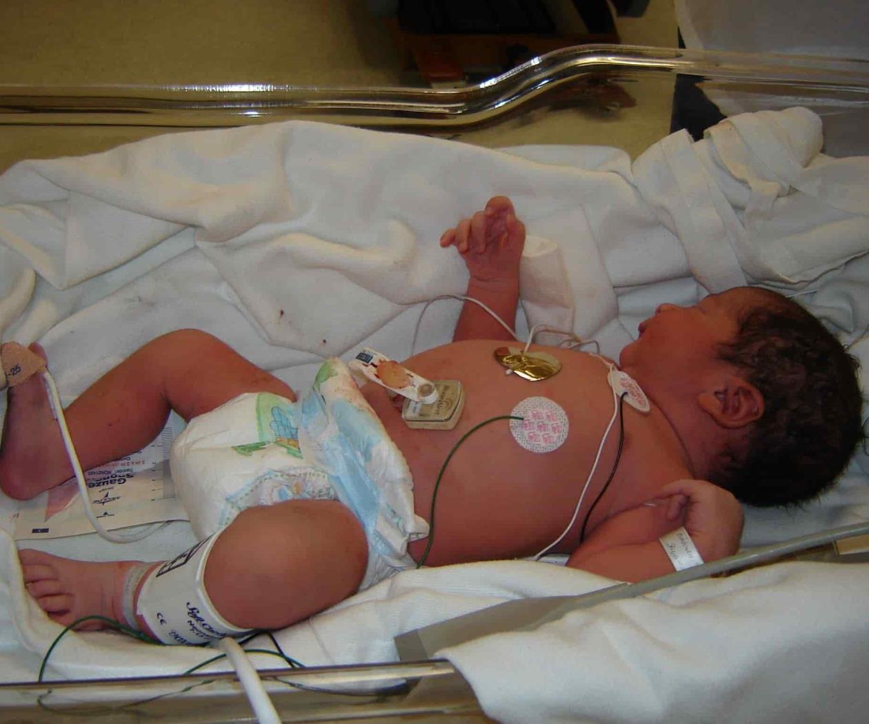 Venden en matrimonio a bebé de 20 días