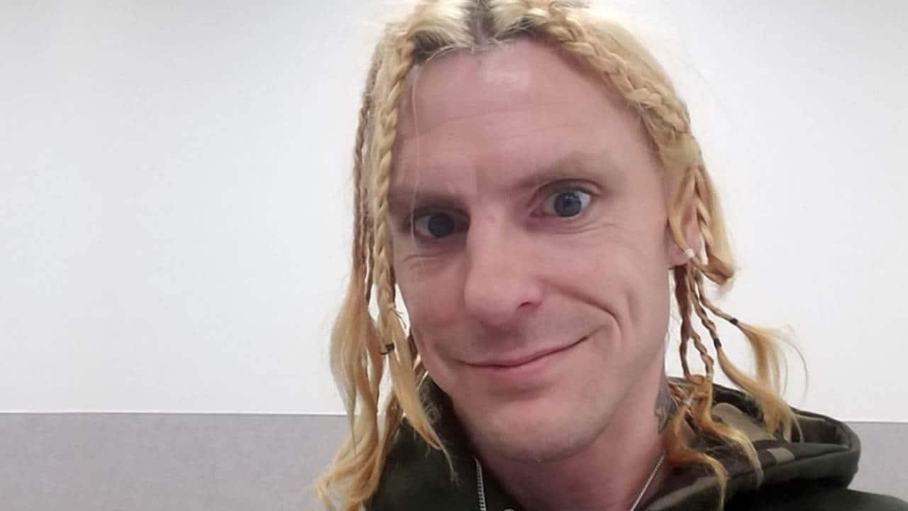 Pedófilo se hace pasar por mujer, lo encarcelan y viola a una de sus compañeras