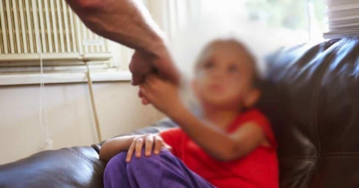 Madre defiende al agresor sexual de su hija y le echa la culpa al perro