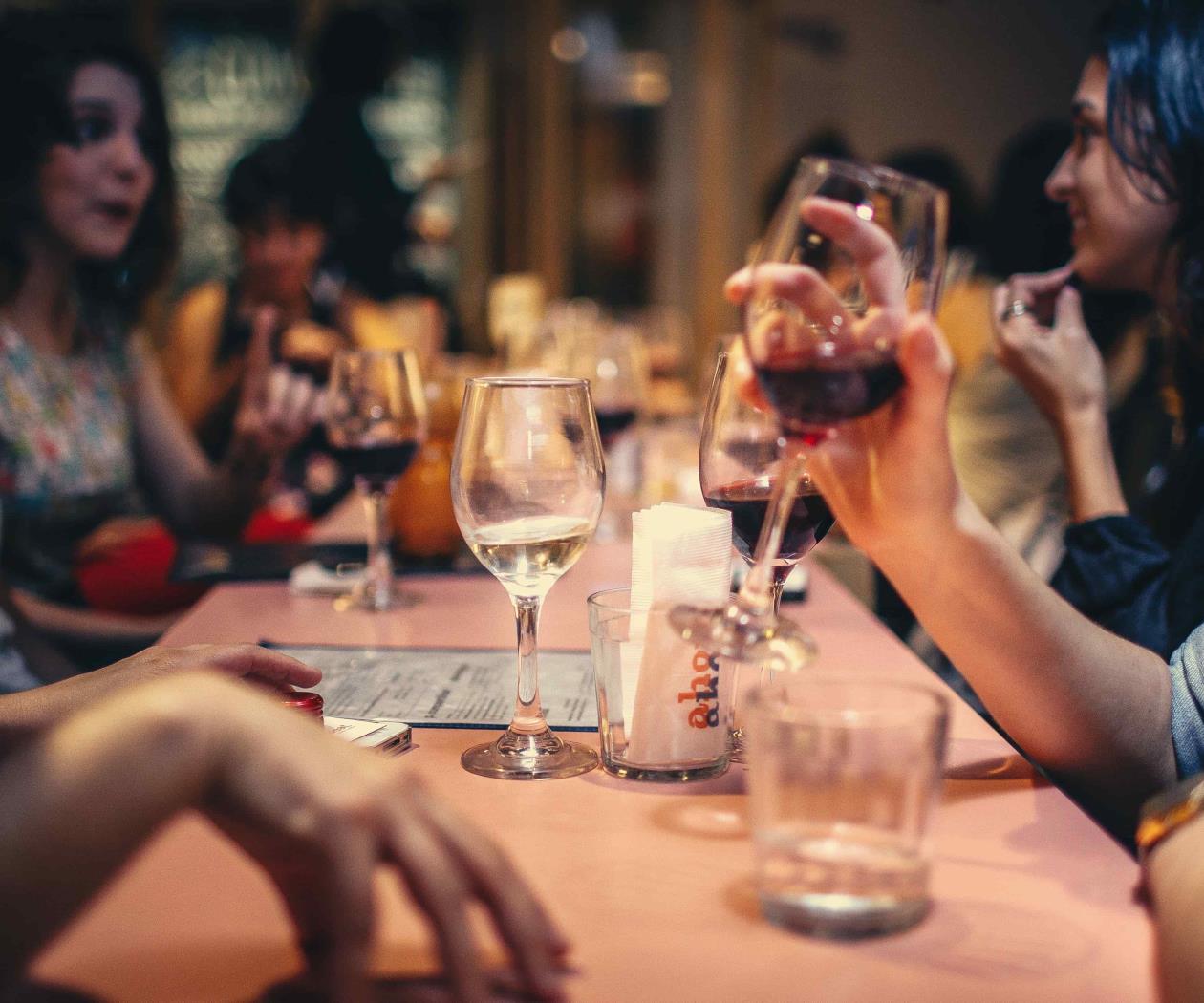 El 60% de compañeros de trabajo tiene sexo después de su posada