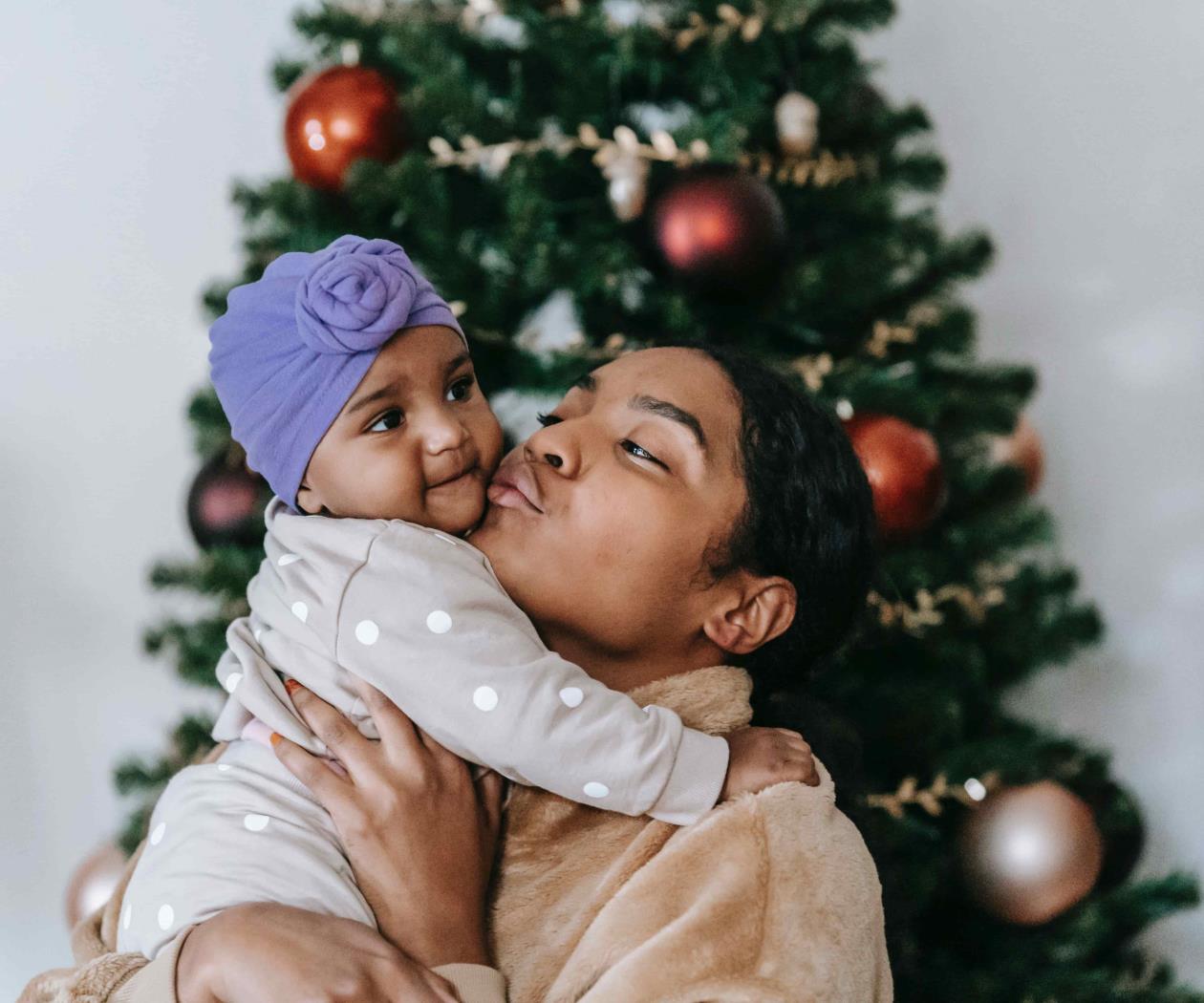 Lo que callan las madres en navidad: entre la cena y el cuidado de los hijos Lo que callan las madres en navidad: entre la cena y el cuidado de los hijos