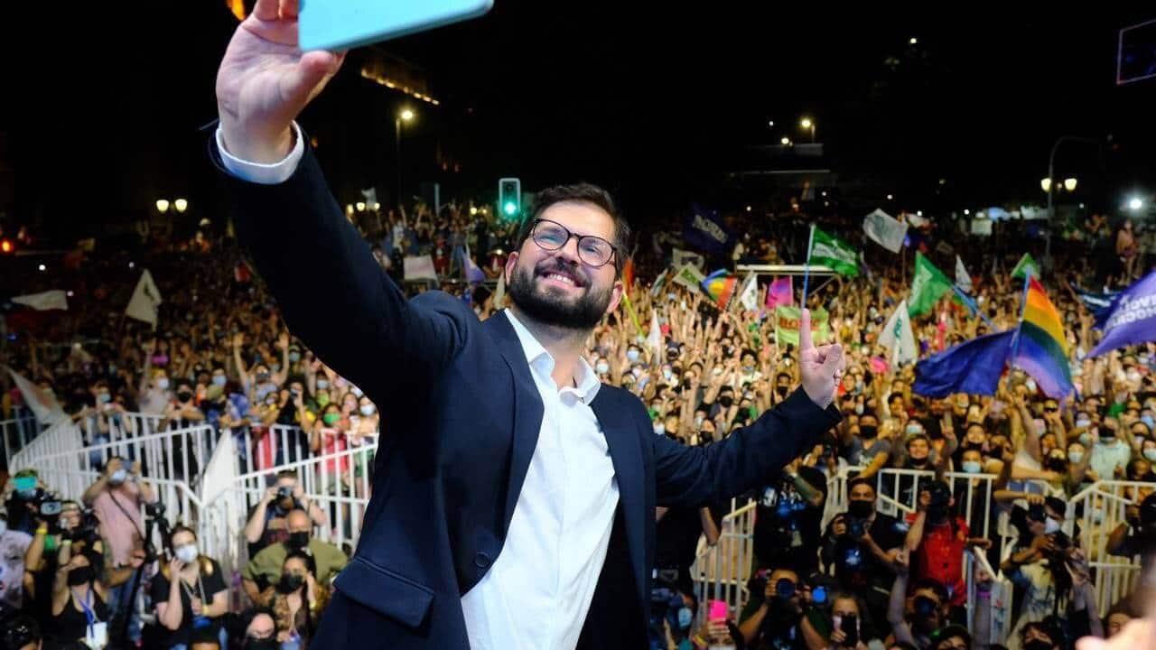 Gabriel Boric propone programa feminista para saldar deuda histórica