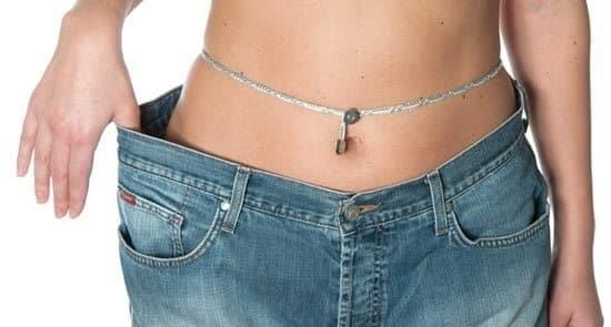 Se viraliza amarrar un cordón en la cintura para bajar de peso, ¿es peligroso?