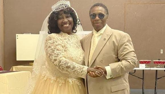 Hombre escribe carta a su novia la secundaria y se casan tras 50 años separados