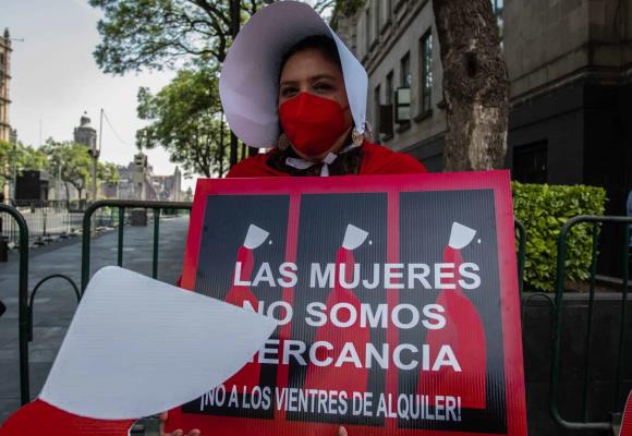 Ley aprobada sobre maternidad subrogada en CDMX en 2010 no fue publicada