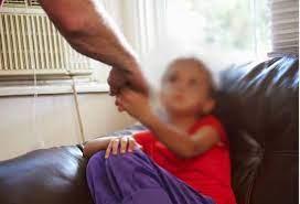 Niña de 12 años fue al hospital; estaba embarazada de su padre Niña de 12 años fue al hospital; estaba embarazada de su padre