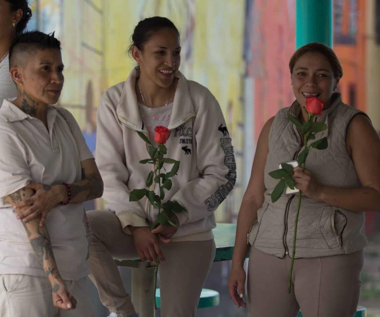 "No existen acciones o políticas para las mujeres en la cárcel": expertas