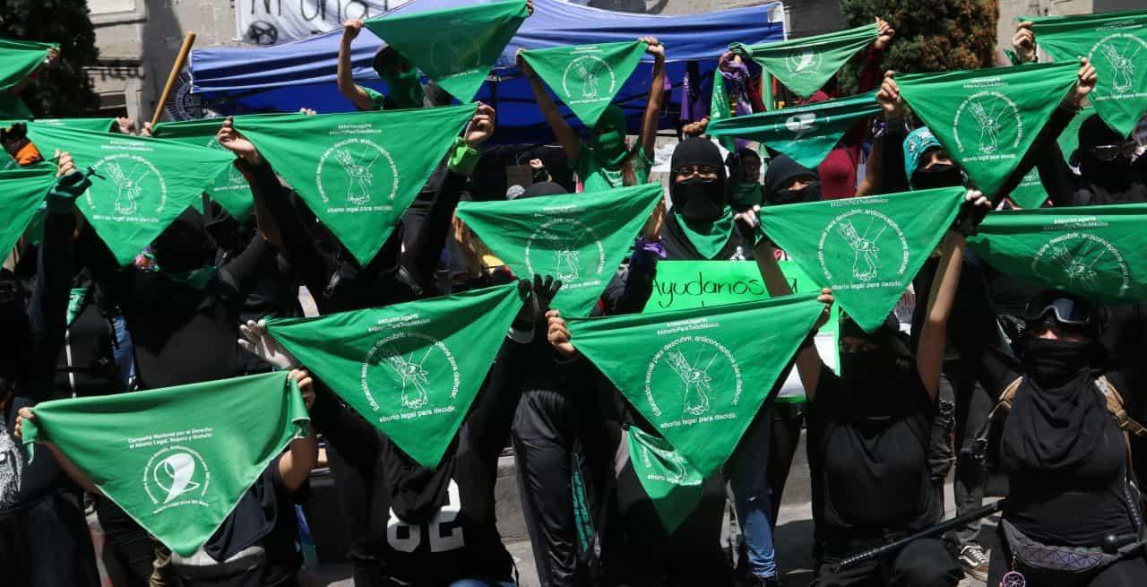 Marea verde latina pone “muro” a la criminalización del aborto de EU Marea verde latina pone “muro” a la criminalización del aborto de EU