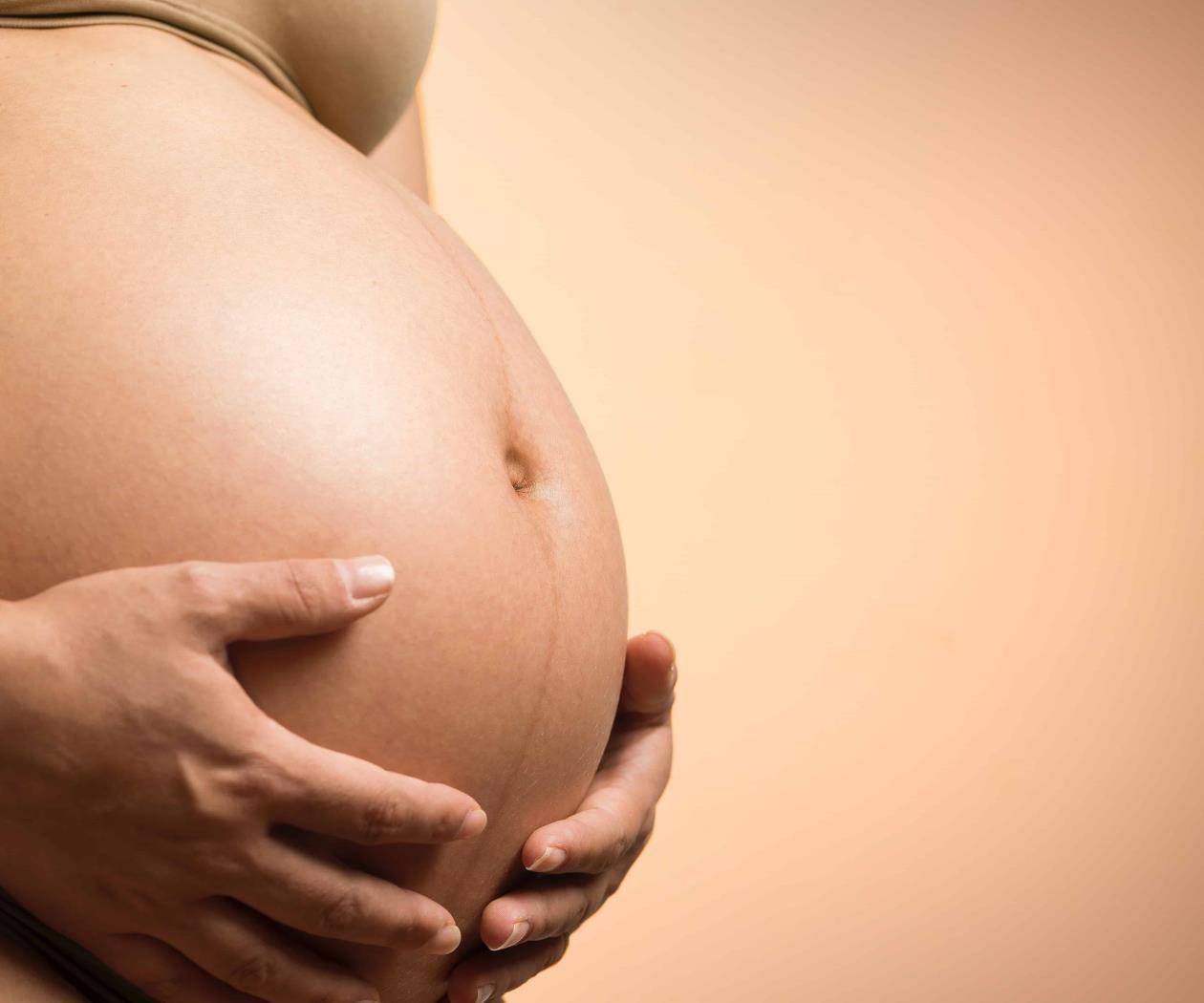 ¿La maternidad subrogada debe ser regulada?  ¿La maternidad subrogada debe ser regulada?
