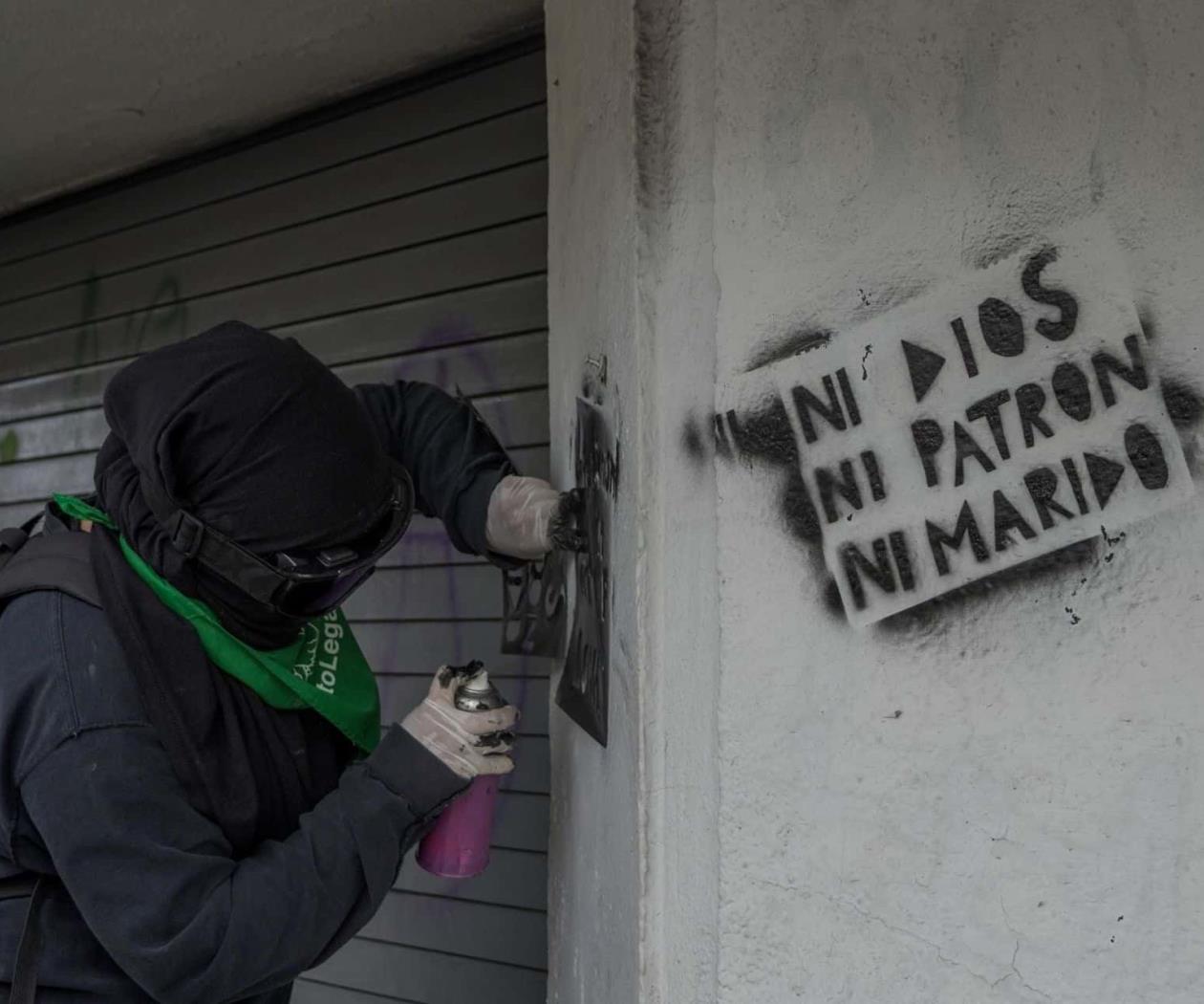 Mujeres usaban limpiadores de cocina, hongos y hierbas tóxicas para abortar