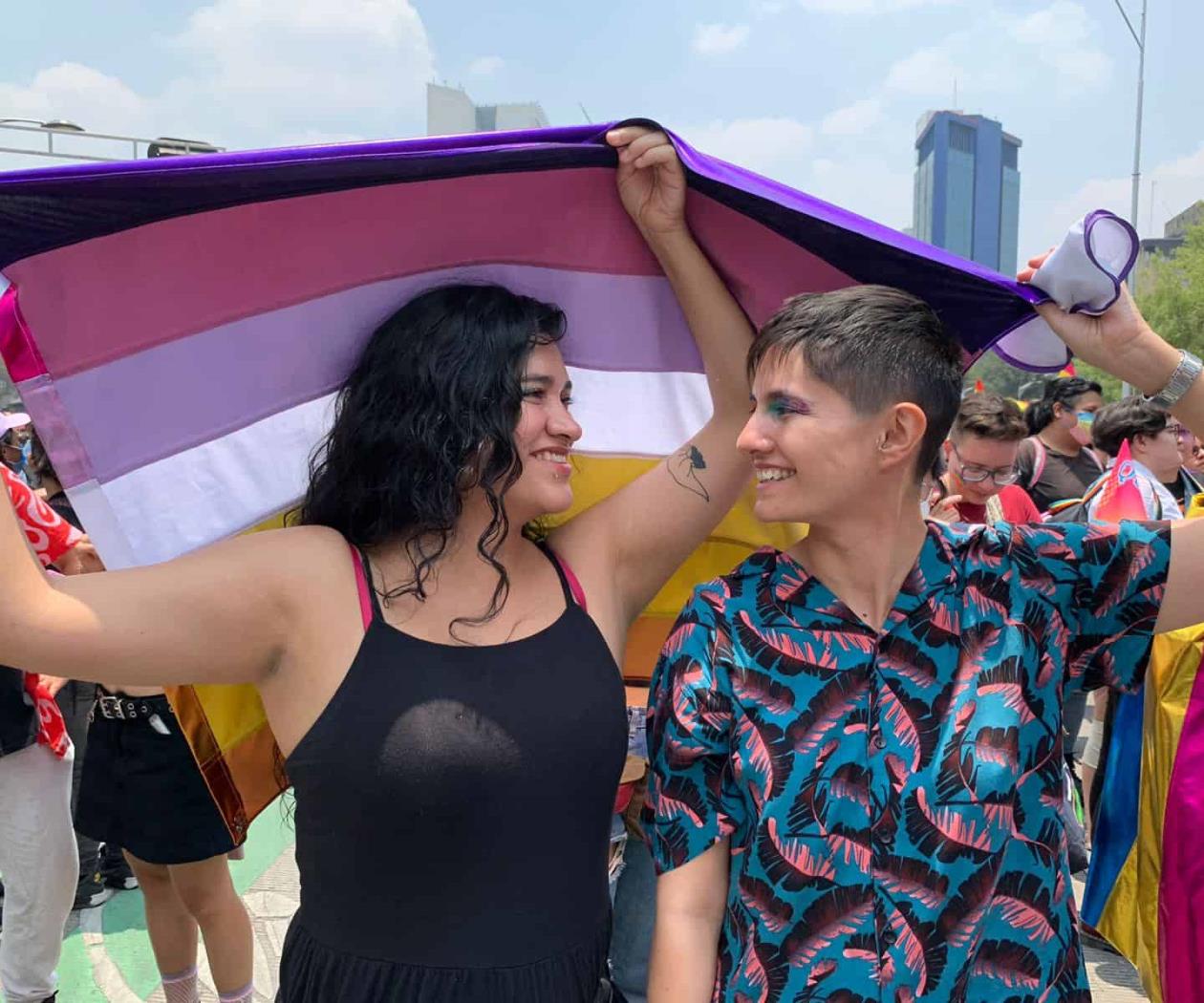 Marcha lencha busca visibilidad, no separarse de la Comunidad LGBTI Marcha lencha busca visibilidad, no separarse de la Comunidad LGBTI