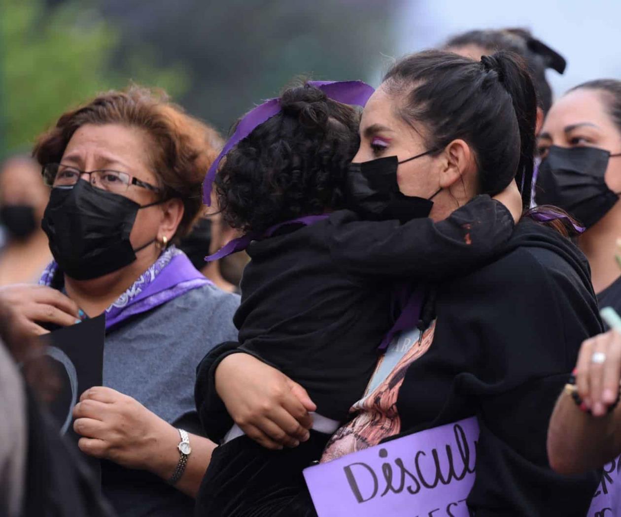 “Me dejas darte un abrazo”; el “Antimanual” para acompañar a víctimas “Me dejas darte un abrazo”; el “Antimanual” para acompañar a víctimas