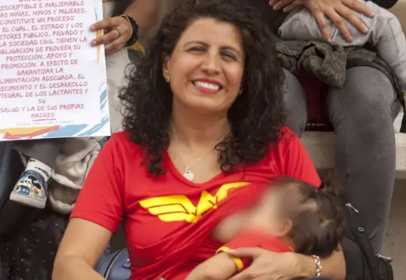 ¿Amamantar duele? Dos testimonios sobre lactancia materna