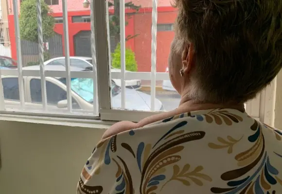 "Se hundieron mis  hombros por el peso de mis pechos al amamantar"